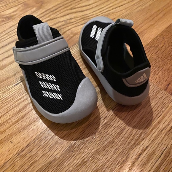 Adidas Toddle water shoes - Picture 1 of 2